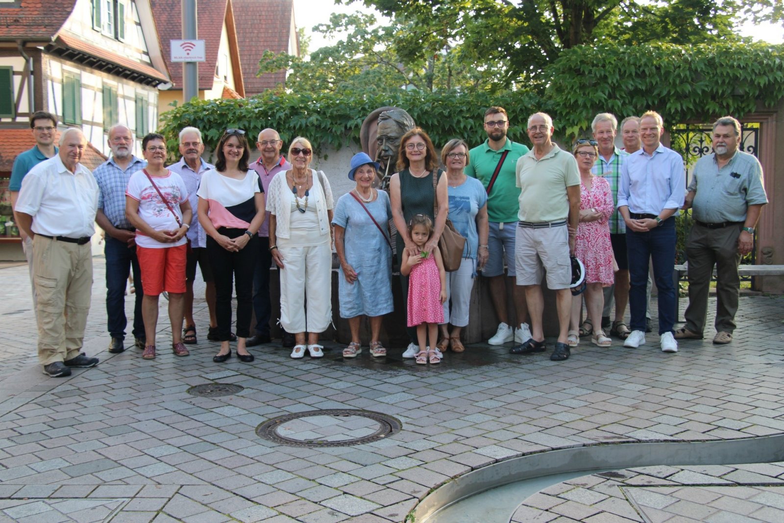 Die CDU Oberkirch begab sich auf einen Stadtspaziergang und hatte dabei Themen der Innenstadtvermarktung und -förderung fest im Blick. Bild: Roman Vallendor.