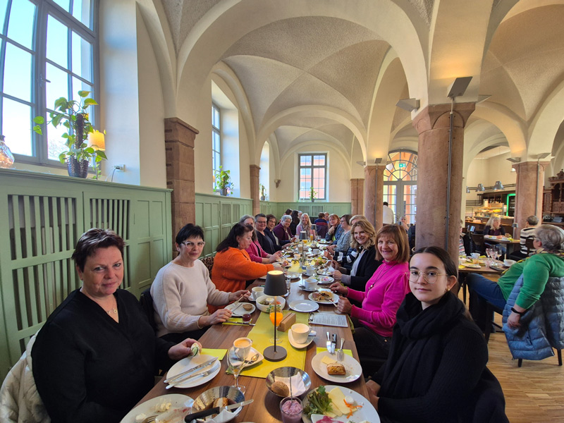 Kamen am Weltfrauentag zum Frühstück zusammen: Die Ortenauer CDU-Frauen trafen sich in der Acherner Illenau. Bild: Birgit Wild-Peter.