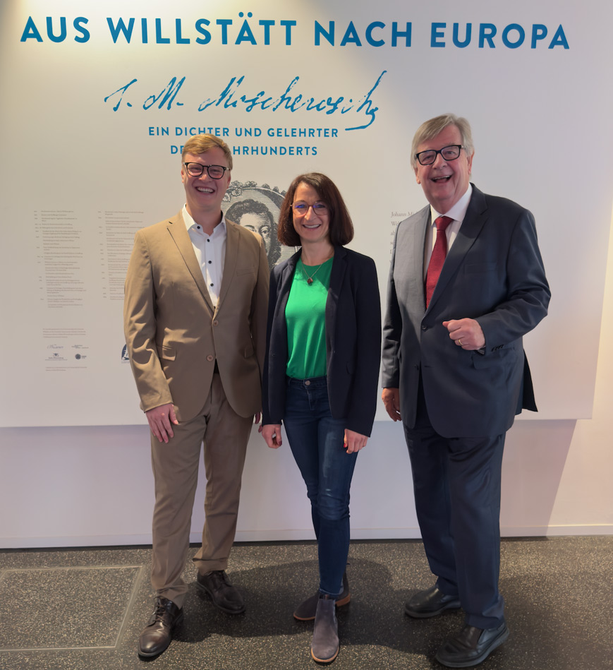 Besuchten gemeinsam die Moscherosch-Ausstellung in Willstätt: Willi Stächele MdL, Landtagskandidatin Dr. Katrin Merkel und Bürgermeister Tobias Polley (von links nach rechts). Bild: Georg Graf.