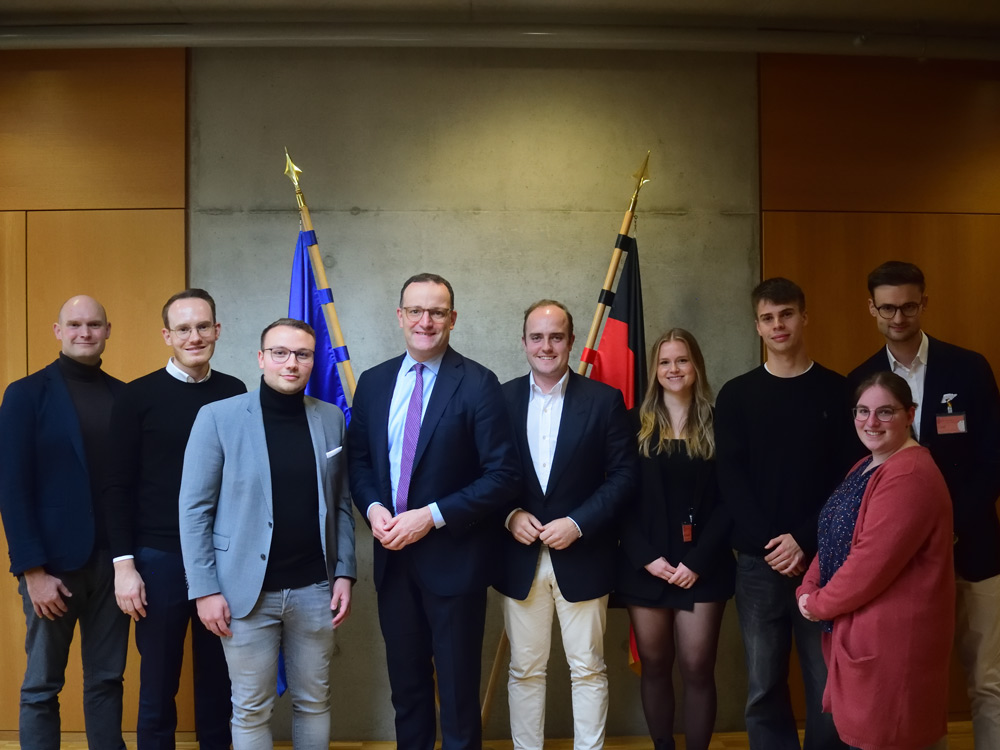 Trafen unter anderem den Vorsitzenden der CDU/CSU-Bundestagsfraktion Jens Spahn MdB: Mitglieder der Jungen Union Ortenau. Bild: Julius Geier.