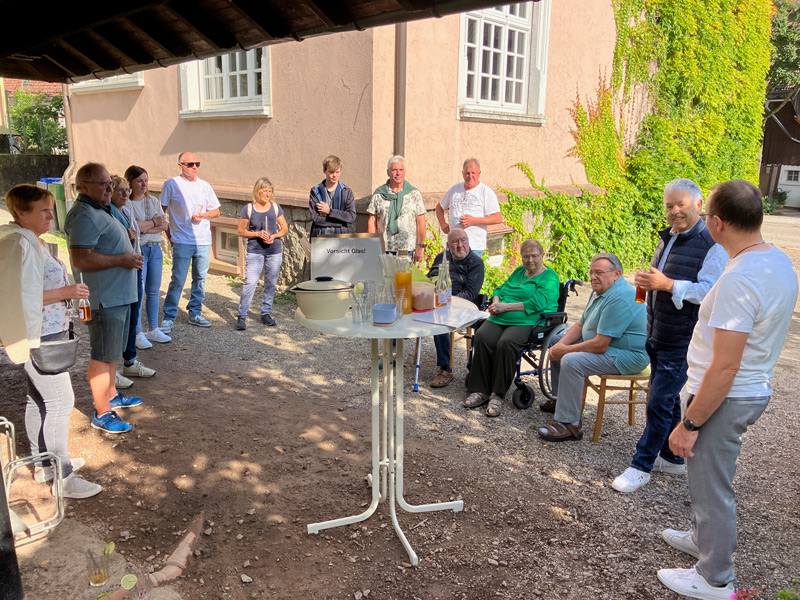 Die CDU Renchen hatte zum Sommerfest geladen. Der Einladung waren zahlreiche Mitglieder gefolgt. Bild: Herbert König.